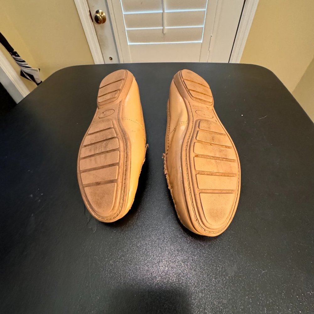 Coach Odette Solid tan Patent Leather Driver Loafer gold Logo Size 8.5 - Picture 9 of 12